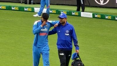 श्रेयस अय्यर की ऑस्ट्रेलिया में हुई सर्जरी, फोन पर कर रहे हैं बात, BCCI ने जारी की दूसरी मेडिकल अपडेट shreyas Iyer injured