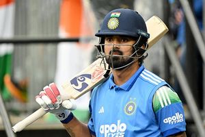 'अपने पति से कहो कि वह मुझ पर थोड़ा रहम करे', जब केएल राहुल को इस दिग्गज क्रिकेटर की पत्नी से लगानी पड़ी गुहार SportsTak Hindi