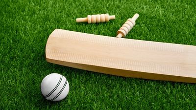 ऑस्ट्रेलियाई क्रिकेटर की बॉल लगने से मौत, फिल ह्यूज की तरह गर्दन पर लगी थी चोट SportsTak Hindi