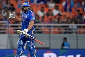 IPL 2026 सीजन के लिए केकेआर की टीम में नहीं जाएंगे रोहित शर्मा, मुंबई इंडियंस ने जानिए क्या कहा ? SportsTak Hindi