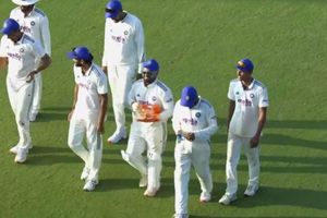 IND A vs SA A : कोटियान-सुथार की फिरकी से इंडिया ने साउथ अफ्रीका को बड़े टोटल से रोका, ऋषभ पंत की टीम ने कसा शिकंजा  SportsTak Hindi