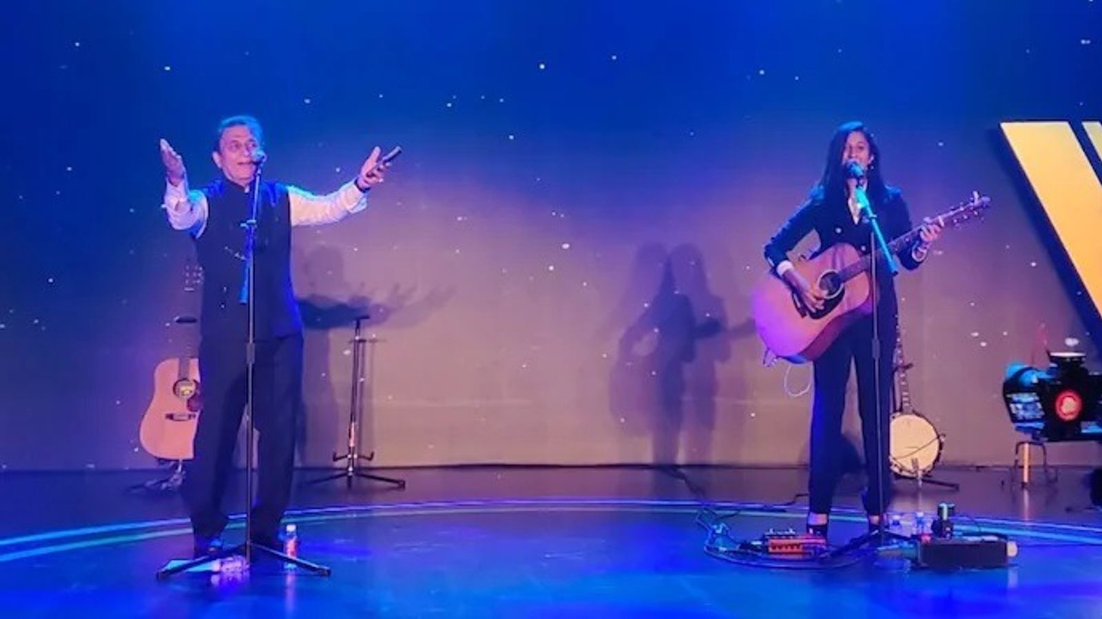 टीम इंडिया के वर्ल्ड कप जीतने पर जेमिमा के साथ गाना गाकर जश्न मनाएंगे सुनील गावस्कर, भारतीय दिग्गज ने किया वादा टीम इंडिया के वर्ल्ड कप जीतने पर जेमिमा के साथ गाना गाकर जश्न मनाएंगे सुनील गावस्कर, भारतीय दिग्गज ने किया वादा