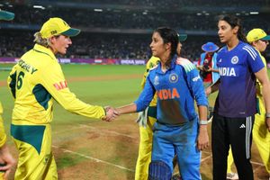 IND vs AUS: भारत ने ऑस्ट्रेलिया से छीना महिला वनडे में सबसे बड़ा लक्ष्य हासिल करने का वर्ल्ड रिकॉर्ड, 18 दिन में दो बार हुआ करिश्मा SportsTak Hindi