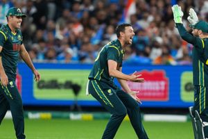 IND vs AUS: हेजलवुड के आगे टीम इंडिया तबाह, 2 बल्लेबाज जा सके दहाई पार, ऑस्ट्रेलिया ने 40 गेंद बाकी रहते 4 विकेट से हराया SportsTak Hindi