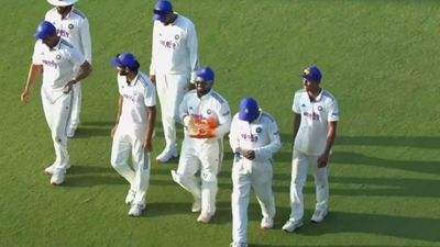 ऋषभ पंत की टीम 234 पर ढेर, साउथ अफ्रीका ने इंडिया के खिलाफ रेड बॉल मैच में जीत की तरफ बढ़ाया कदम Rishabh Pant with the India A team