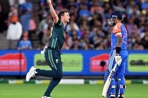 भारत को हराने के बाद जोश हेजलवुड क्यों हो गए टी20 सीरीज से बाहर? प्लान बताते हुए कहा - घर जाकर अब... SportsTak Hindi