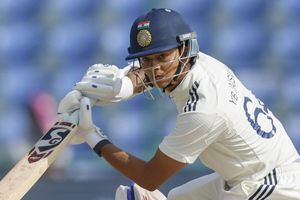 यशस्वी जायसवाल का गरजा बल्ला तो फ्लॉप निकले सरफराज खान, 254 पर सिमटी अजिंक्य रहाणे वाली मुंबई SportsTak Hindi