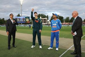 IND vs AUS, 3rd T20I : भारत ने ऑस्ट्रेलिया के खिलाफ टॉस जीत चुनी बॉलिंग, हर्षित राणा-कुलदीप समेत तीन खिलाड़ी बाहर, जानें दोनों टीमों की प्लेइंग XI SportsTak Hindi