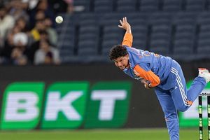 IND vs AUS सीरीज के बीच टीम इंडिया से कुलदीप यादव बाहर, BCCI ने बताई बड़ी वजह   SportsTak Hindi