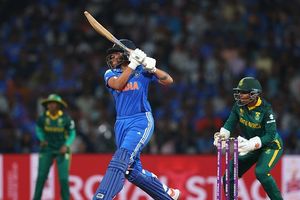 INDW vs SAW Final: शेफाली वर्मा ने रचा इतिहास, वर्ल्ड कप फाइनल में 87 रन ठोक सहवाग- राउत का रिकॉर्ड तोड़ा SportsTak Hindi