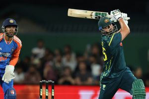 टिम डेविड ने उड़ाया 129 मीटर लंबा सिक्स, इस भारतीय बॉलर की गेंद पर किया कमाल, देखिए Video SportsTak Hindi