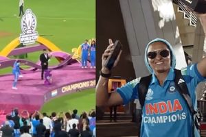 हरमनप्रीत कौर का वर्ल्ड चैंपियन बनने के बाद जबरदस्त भांगड़ा, स्टेज से लेकर स्टेडियम के बाहर जाने तक थिरकी कप्तान, Video  SportsTak Hindi