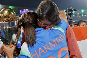 'अगला वर्ल्ड कप खेलोगी या नहीं, मगर हम...', हरमनप्रीत कौर को गले लगाकर फूट-फूटकर रोईं झूलन गोस्वामी, 2022 में मिले जख्मों को किया याद SportsTak Hindi