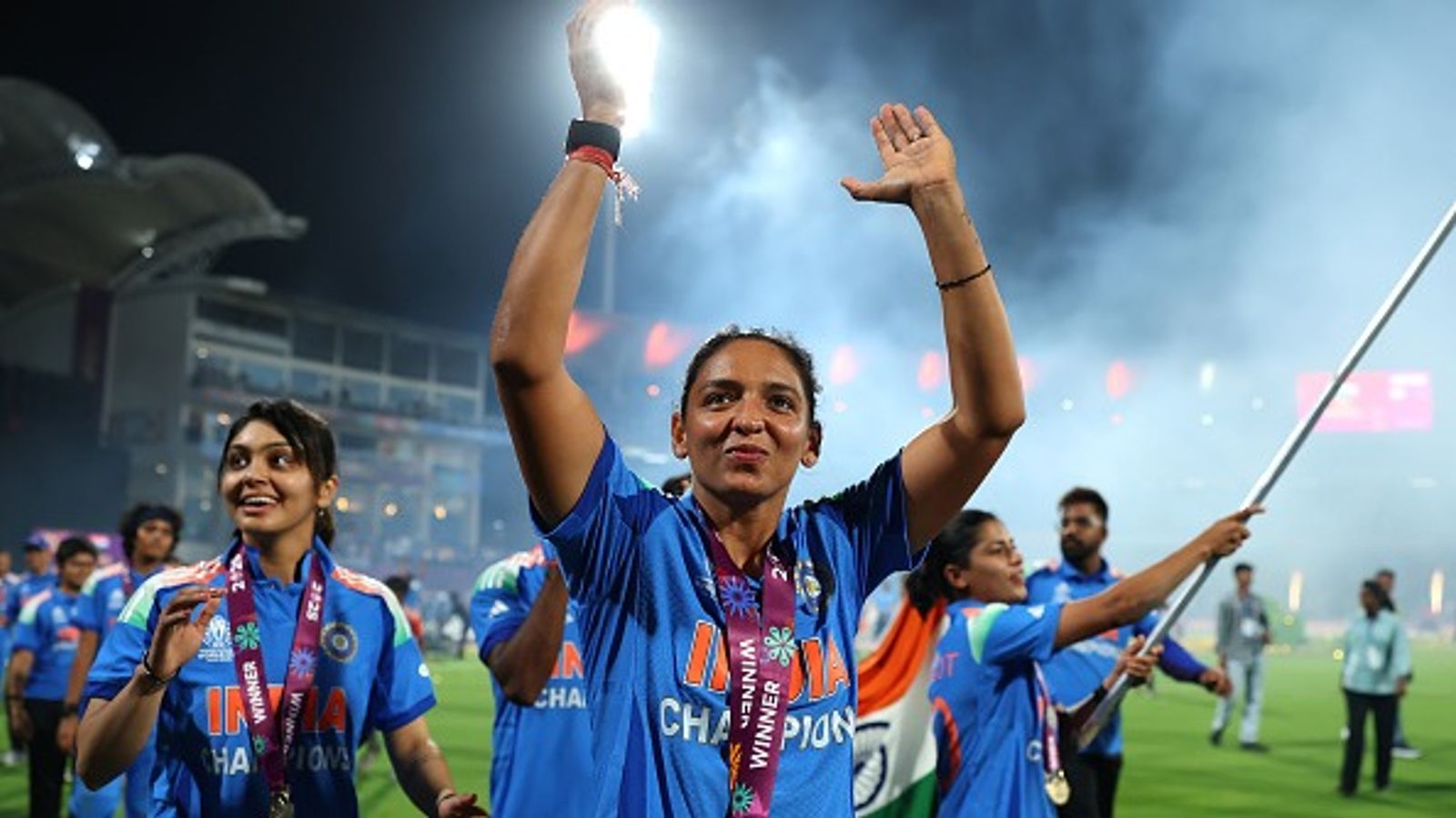 'एक दूसरे को मैसेज करना शुरू कर दिया', वर्ल्ड कप फाइनल से ठीक पहले BCCI का वो कदम जिसने टीम इंडिया में भर दी नई जान 'एक दूसरे को मैसेज करना शुरू कर दिया', वर्ल्ड कप फाइनल से ठीक पहले BCCI का वो कदम जिसने टीम इंडिया में भर दी नई जान