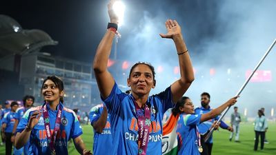 'एक दूसरे को मैसेज करना शुरू कर दिया', वर्ल्ड कप फाइनल से ठीक पहले BCCI का वो कदम जिसने टीम इंडिया में भर दी नई जान SportsTak Hindi