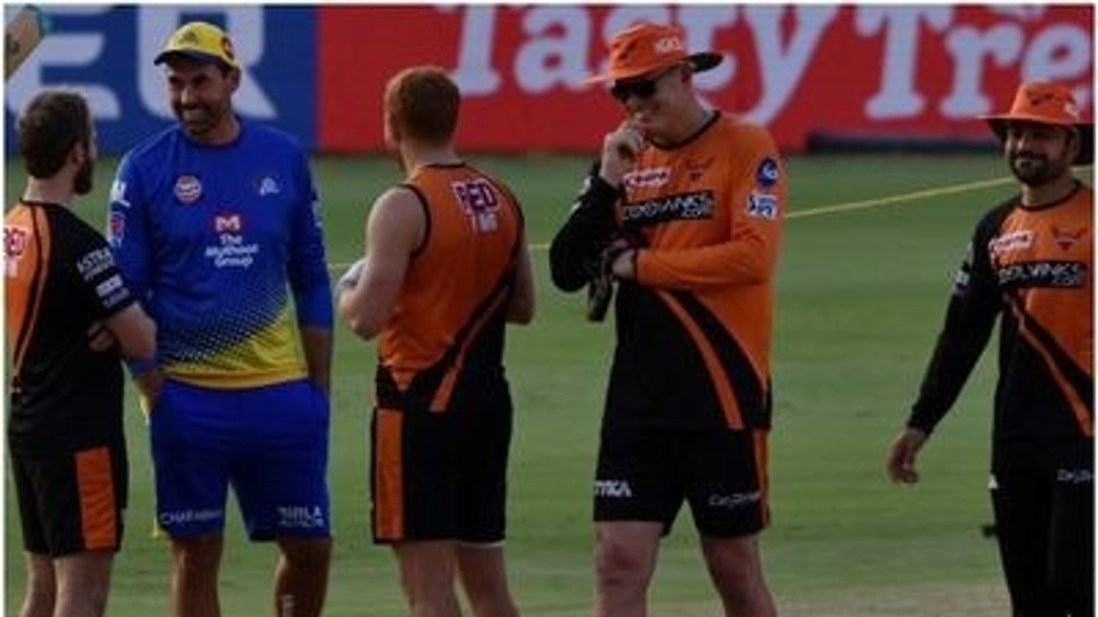 SRH का पूर्व हेड कोच IPL 2026 में लखनऊ सुपर जायंट्स से जुड़ने के लिए तैयार, फ्रेंचाइज देने जा रही है बड़ी जिम्मेदारी SRH का पूर्व हेड कोच IPL 2026 में लखनऊ सुपर जायंट्स से जुड़ने के लिए तैयार, फ्रेंचाइज देने जा रही है बड़ी जिम्मेदारी