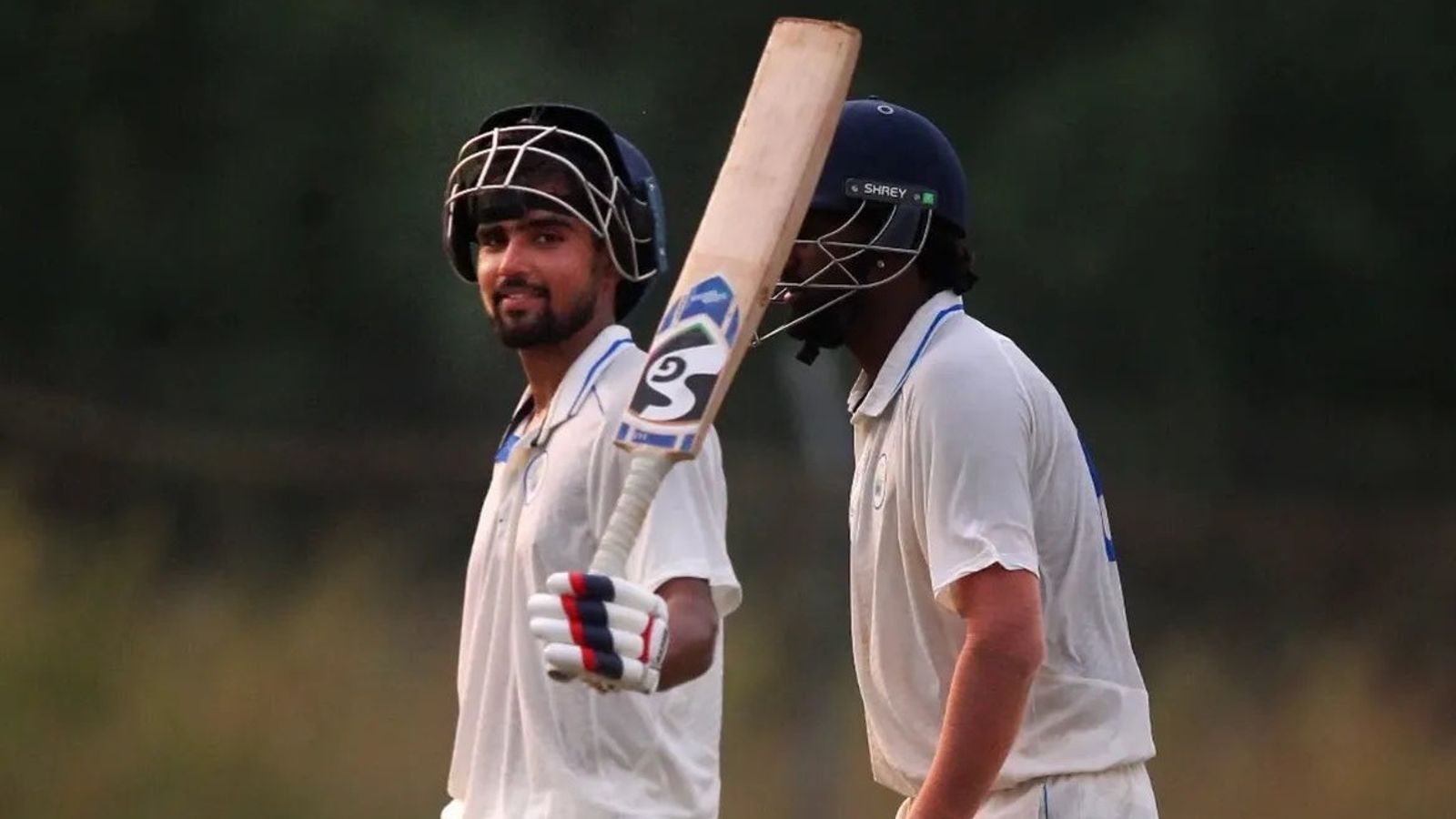 रणजी ट्रॉफी में धमाका, 21 साल के इस ऑलराउंडर ने डेब्यू करते ही लगाई 3 POTM की हैट्रिक, गुजरात को मिली मात रणजी ट्रॉफी में धमाका, 21 साल के इस ऑलराउंडर ने डेब्यू करते ही लगाई 3 POTM की हैट्रिक, गुजरात को मिली मात