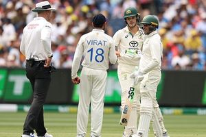 विराट कोहली से लड़ने वाले सैम कोंस्टस ऑस्ट्रेलियाई टीम से बाहर, पहले एशेज टेस्ट के लिए 31 साल के अनकैप्ड खिलाड़ी ने किया रिप्लेस SportsTak Hindi