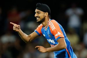 अर्शदीप सिंह को भारत के लिए सबसे ज्यादा टी20 विकेट लेने वाले गेंदबाज होने के बावजूद क्यों बार-बार किया जाता है बाहर? बॉलिंग कोच मॉर्केल ने तोड़ी चुप्पी SportsTak Hindi