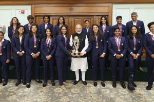 वर्ल्ड चैंपियन टीम इंडिया और PM मोदी की यादगार मुलाकात, स्पेशल जर्सी से लेकर हरमनप्रीत के कैच तक, पढ़ें मीटिंग की हर बड़ी बात SportsTak Hindi