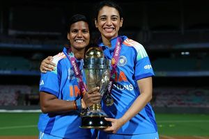 भारत को वर्ल्ड कप जिताने वाली दीप्ति शर्मा टीम से रिलीज, स्मृति मांधना-हरमनप्रीत कौर पर भी बड़ा फैसला, सामने आई WPL 2026 की रिटेंशन लिस्ट SportsTak Hindi