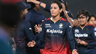 36 साल का पूर्व स्पिनर बना रॉयल चैलेंजर्स बेंगलुरु का नया हेड कोच, WPL 2026 से पहले फ्रेंचाइज का बड़ा फैसला SportsTak Hindi