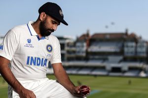 शमी का टेस्ट टीम इंडिया में नहीं हुआ सेलेक्शन तो भड़क उठे बचपन के कोच, बोले - उसे इग्नोर कर रहे हैं और... SportsTak Hindi