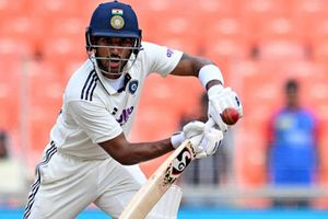 ध्रुव जुरेल ने शतक ठोक बचाई लाज, साउथ अफ्रीका ने ऋषभ पंत वाली इंडिया ए को 255 पर समेटा SportsTak Hindi