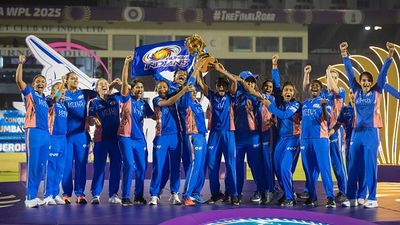 WPL Retention 2026: सभी 5 फ्रेंचाइजियों ने रिटेन लिस्ट को किया ऑफिशियल, जानें किसे मिली कितनी कीमत और किस टीम के पास कितने पैसे बाकी SportsTak Hindi