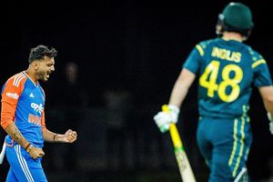 टीम इंडिया ने ऑस्ट्रेलिया को कैसे दी मात, अक्षर पटेल ने बताई अंदर की बात, कहा- धीमी पिच... SportsTak Hindi