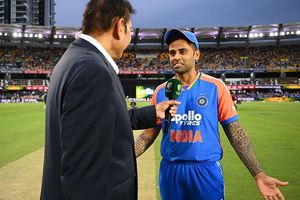 IND vs AUS: सूर्यकुमार यादव को टॉस हारता देख भारतीय खिलाड़ियों की छूटी हंसी, कप्तान ने कहा- यह तब तक ठीक है, जब तक... SportsTak Hindi