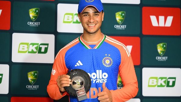 IND vs AUS: अभिषेक शर्मा ने क्‍यों सीरीज जल्दी छोड़ने के लिए हेजलवुड का किया शुक्रिया? प्‍लेयर ऑफ द सीरीज बनने के बाद खोला राज