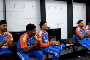 IND vs AUS : अभिषेक शर्मा या गिल नहीं, ऑस्ट्रेलिया में सीरीज जीत के बाद इस खिलाड़ी को मिला मेडल, BCCI ने शेयर किया VIDEO SportsTak Hindi