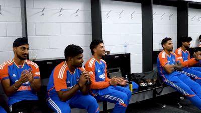 IND vs AUS : अभिषेक शर्मा या गिल नहीं, ऑस्ट्रेलिया में सीरीज जीत के बाद इस खिलाड़ी को मिला मेडल, BCCI ने शेयर किया VIDEO Team India players in the dressing room