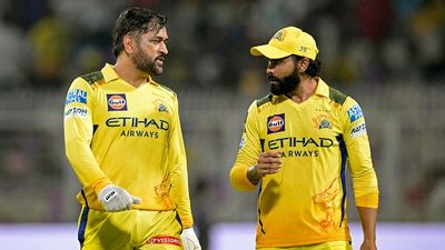 IPL 2026 Retentions: संजू सैमसन को राजस्थान से लेने के लिए जडेजा के अलावा CSK के किन-किन खिलाड़ियों के चल रहे नाम Chennai Super Kings' Mahendra Singh Dhoni (L) and Ravindra Jadeja in this frame
