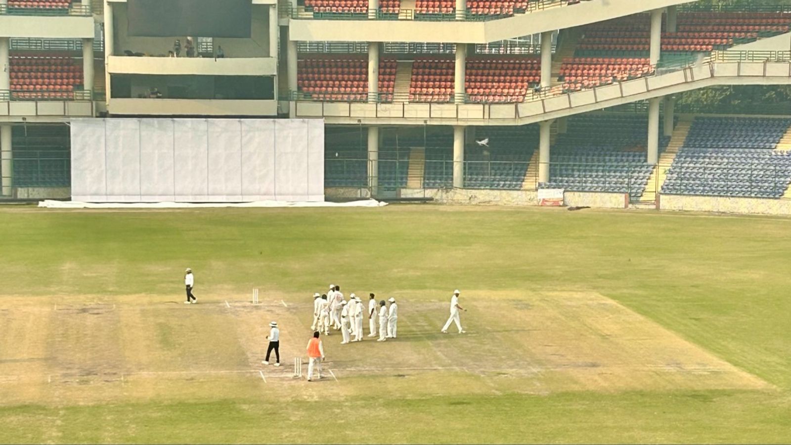 दिल्ली में हाई अलर्ट, लाल किला धमाके के बाद अरुण जेटली स्टेडियम की सुरक्षा टाइट, रणजी मैच पर कड़ी निगरानी दिल्ली में हाई अलर्ट, लाल किला धमाके के बाद अरुण जेटली स्टेडियम की सुरक्षा टाइट, रणजी मैच पर कड़ी निगरानी