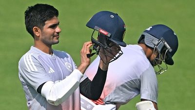 साउथ अफ्रीका के खिलाफ मैच से पहले बुमराह के सामने गिल की अग्निपरीक्षा, नेट्स में जमकर बहाया पसीना, मिला इस दिग्गज का गुरुमंत्र SportsTak Hindi