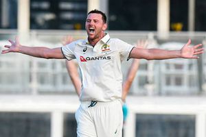 Ashes: ऑस्ट्रेलिया को तगड़ा झटका, 18 रन पर चार विकेट लेकर तबाही मचाने वाला गेंदबाज पर्थ टेस्ट से बाहर, हेजलवुड की चोट पर भी आई बड़ी अपडेट SportsTak Hindi