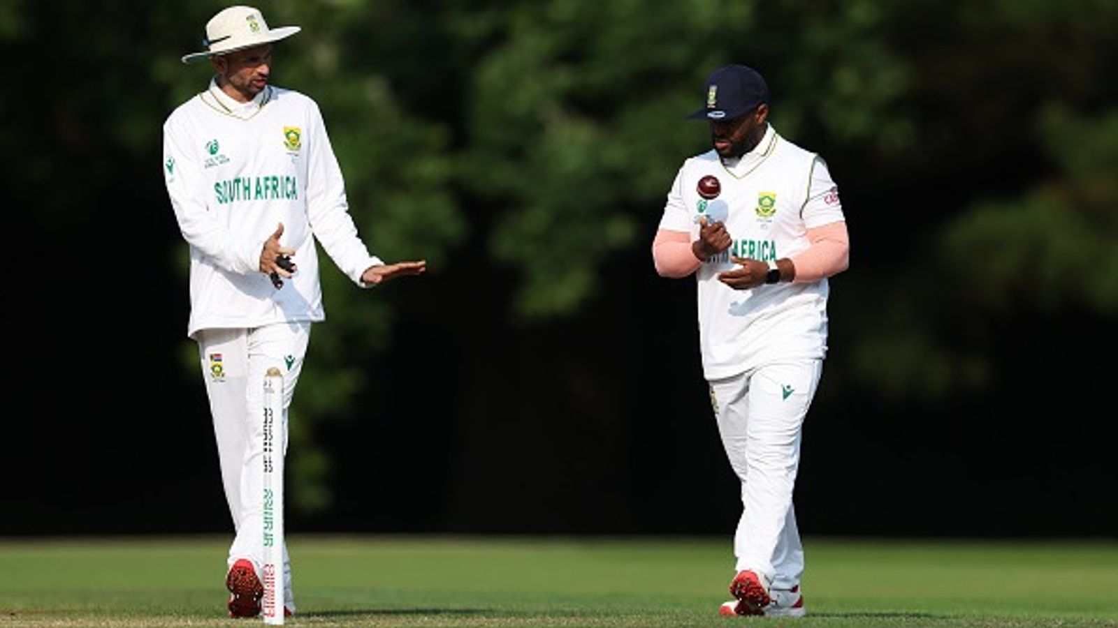 साउथ अफ्रीका ने 15 साल से भारत में नहीं जीता एक भी टेस्ट, फिर भी गेंदबाज ने दी शुभमन गिल को खुली चेतावनी, कहा- टीम इंडिया को हराने के लिए तो... साउथ अफ्रीका ने 15 साल से भारत में नहीं जीता एक भी टेस्ट, फिर भी गेंदबाज ने दी शुभमन गिल को खुली चेतावनी, कहा- टीम इंडिया को हराने के लिए तो...