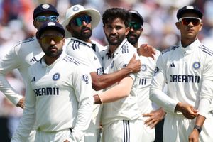 IND vs SA : कोलकाता टेस्ट से पहले टीम इंडिया से बाहर हुआ ये धुरंधर, गिल-गंभीर के मैनेजमेंट ने उठाया बड़ा कदम SportsTak Hindi