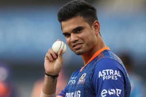 IPL 2026 : अर्जुन तेंदुलकर को मुंबई इंडियंस करेगी ट्रेड, जानिए किस फ्रेंचाइज से होगी डील ? SportsTak Hindi