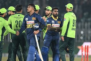 पाकिस्तान दौरे पर दहशत में श्रीलंकाई खिलाड़ी, बोर्ड से वनडे सीरीज रद्द करने की रखी मांग, जानें क्यों ? SportsTak Hindi