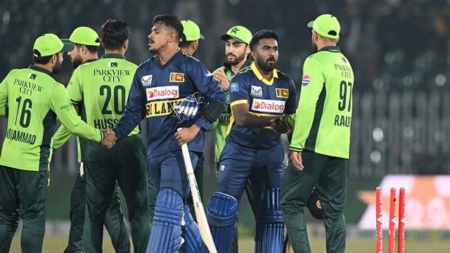 पाकिस्तान दौरे पर दहशत में श्रीलंकाई खिलाड़ी, बोर्ड से वनडे सीरीज रद्द करने की रखी मांग, जानें क्यों ? पाकिस्तान और श्रीलंका के खिलाड़ी