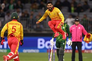 Islamabad blast: पाकिस्तान की फजीहत, त्रिकोणीय सीरीज के लिए नहीं पहुंची जिम्बाब्वे की टीम, PCB के वादे के बावजूद कई श्रीलंकाई खिलाड़ियों ने भी छोड़ा देश! SportsTak Hindi