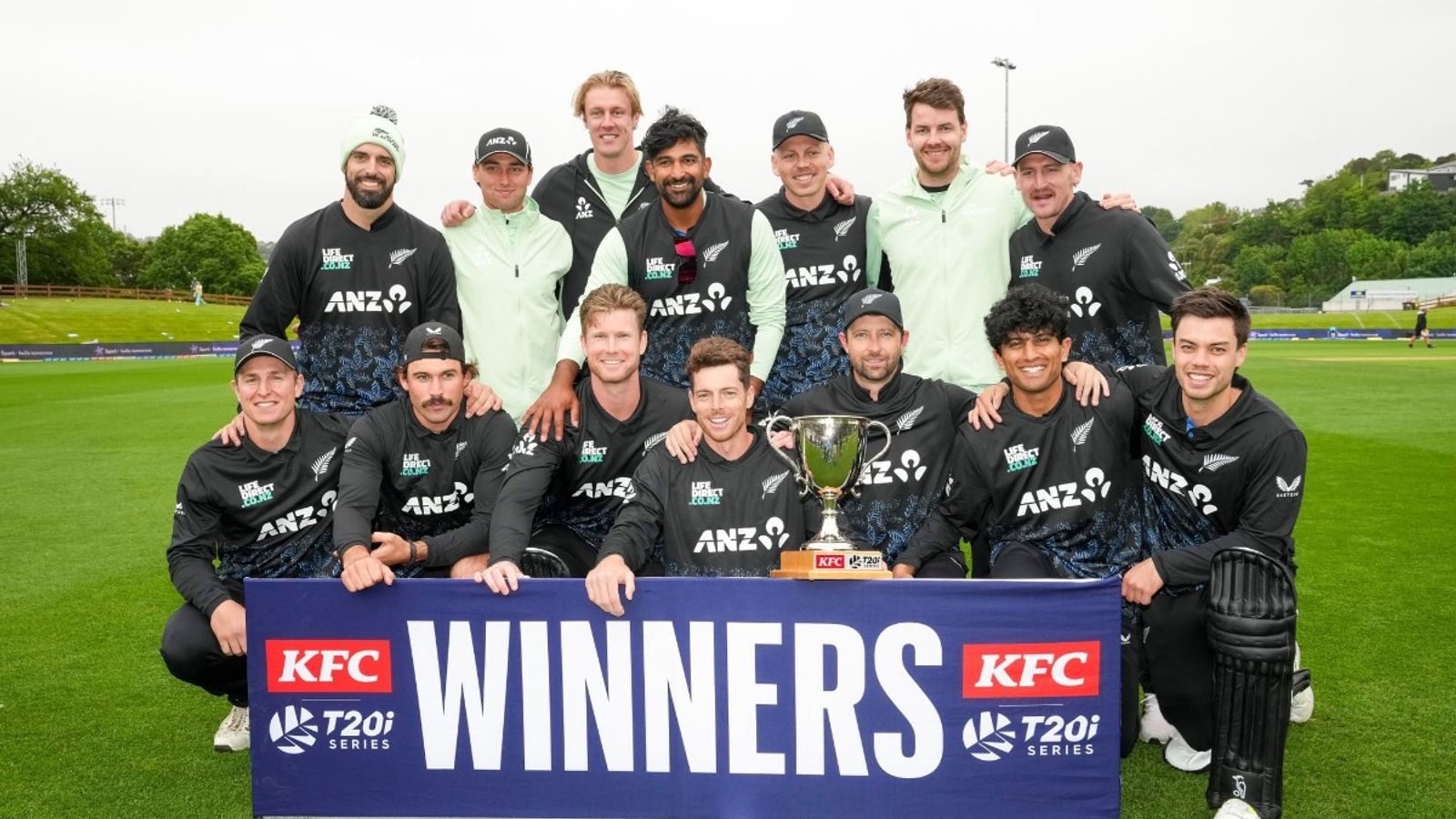 जैकब डफी और टिम रॉबिन्सन की आंधी में विंडीज टीम उड़ी, न्यूजीलैंड ने आठ विकेट से जीता 5वां टी20 मैच, सीरीज पर 3-1 से जमाया कब्जा जैकब डफी और टिम रॉबिन्सन की आंधी में विंडीज टीम उड़ी, न्यूजीलैंड ने आठ विकेट से जीता 5वां टी20 मैच, सीरीज पर 3-1 से जमाया कब्जा