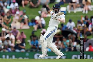 IND vs SA: साउथ अफ्रीका के खिलाफ मौजूदा भारतीय खिलाड़ियों में से किसने बरसाए टेस्ट में सबसे ज्यादा रन? SportsTak Hindi