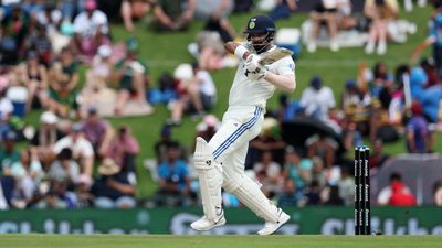 IND vs SA: साउथ अफ्रीका के खिलाफ मौजूदा भारतीय खिलाड़ियों में से किसने बरसाए टेस्ट में सबसे ज्यादा रन? SportsTak Hindi