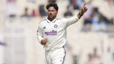 IND vs SA: कुलदीप यादव शादी के लिए छोड़ेंगे टीम इंडिया का साथ! साउथ अफ्रीका के खिलाफ सीरीज के बीच BCCI से मांगी छुट्टी SportsTak Hindi