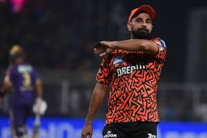 मोहम्मद शमी सनराइजर्स हैदराबाद से लखनऊ सुपर जायंट्स में शामिल! इतने करोड़ रुपये में हुई डील SportsTak Hindi