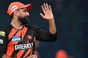 'मोहम्मद शमी को टीम में लेने के लिए मैं फ्रेंचाइज के सामने गिड़गिड़ा रहा था', दिग्गज क्रिकेटर का चौंकाने वाला खुलासा SportsTak Hindi